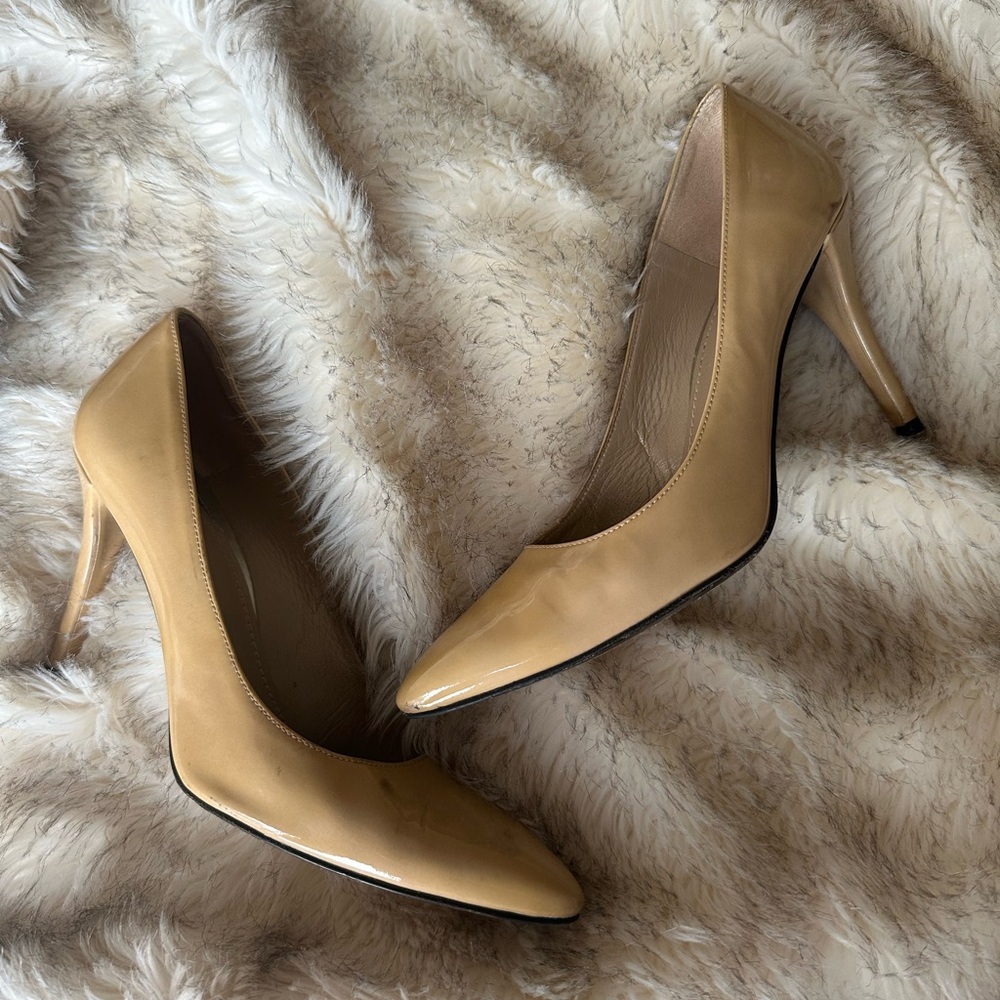 Stuart Weitzman Women's Nude Patent Leather Heels